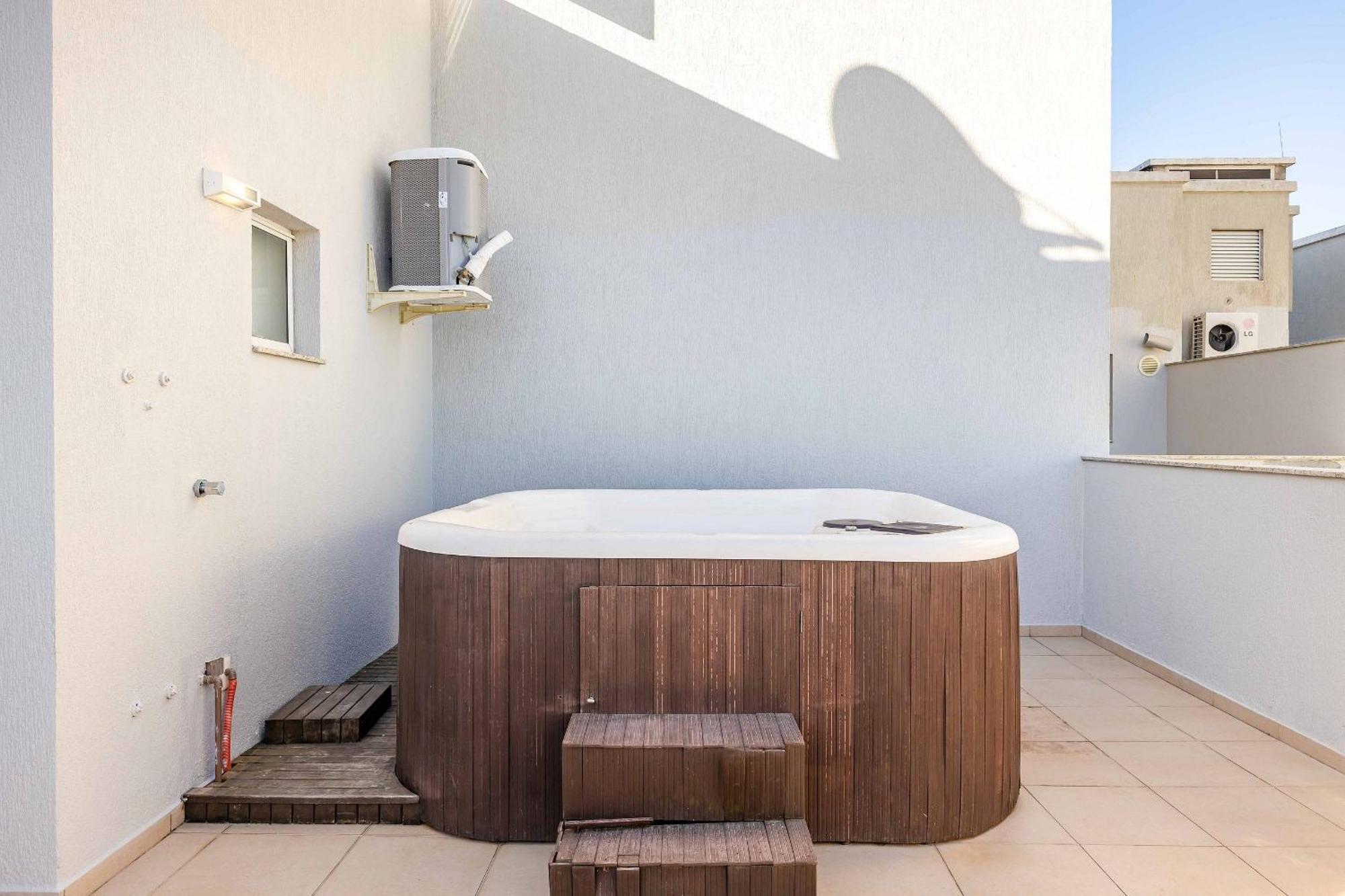 Ampla Cobertura Com Vista Mar - Jacuzzi Privativa